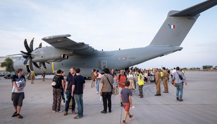 فوج اور پیراملٹری فورس کے درمیان جھڑپوں کے باعث شہری عدم تحفظ کا شکار ہوکر رہ گئے