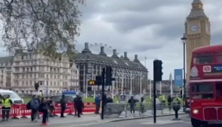 ٹیکسوں میں اضافہ اور صحت کا بگڑتا نظام، کروڑ پتی افراد برطانیہ چھوڑنے لگے