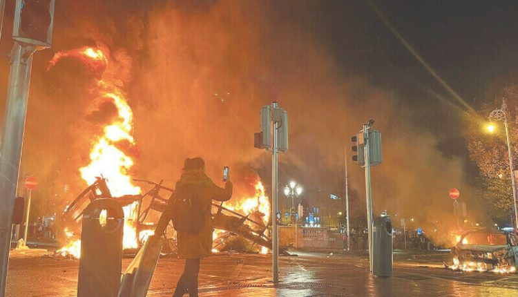 آئرلینڈ: اسکول میں چاقو زنی کی واردات کے بعد پُرتشدد مظاہرے پھوٹ پڑے