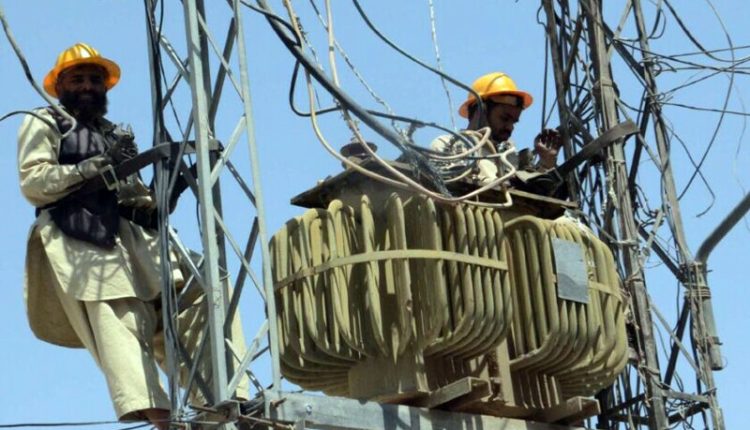 بجلی چوروں اور نادہندگان کا بینکنگ لین دین بند اور سفری پابندیوں کا امکان