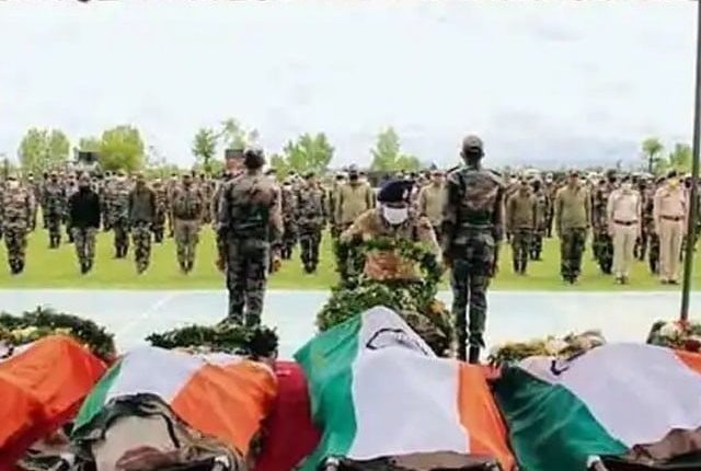 مودی سرکار فوجیوں کی موت سےسیاسی فائدہ اٹھانے لگی