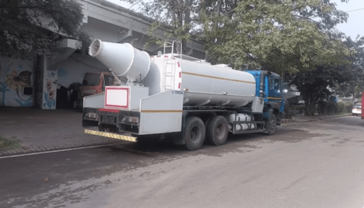 دہلی میں اسموگ سے نمٹنے کیلئے توپیں تعینات