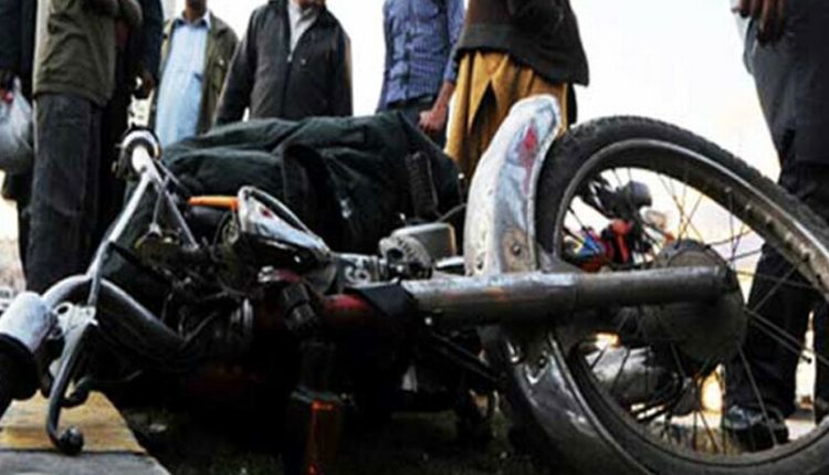 نواب شاہ میں ٹرک نے موٹرسائیکل سواروں کو رونڈ ڈالا، 3 سگے بھائی جاں بحق