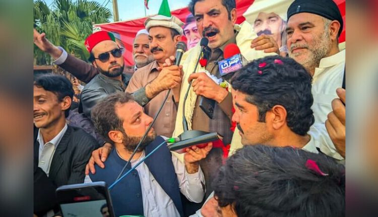 ورکرز کنونشنز منعقد کرنے پر شیر افضل مروت سمیت 100 افراد پر مقدمہ درج