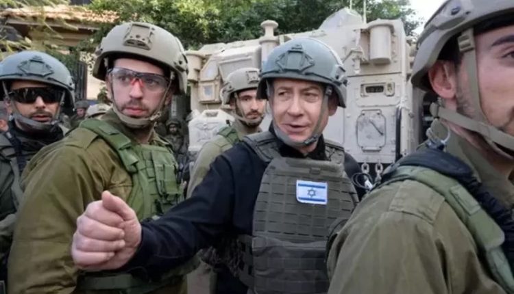 جنگ طول پکڑنے پر صیہونی وزیراعظم کو یرغمالیوں کے اہلخانہ نے گھیر لیا