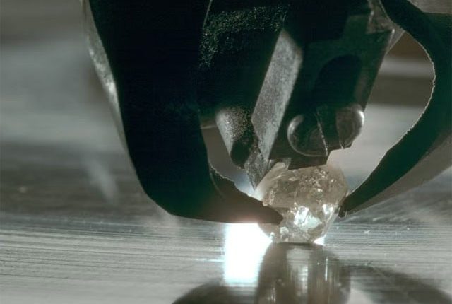 ہیرے کے برابر مضبوط مادہ دریافت