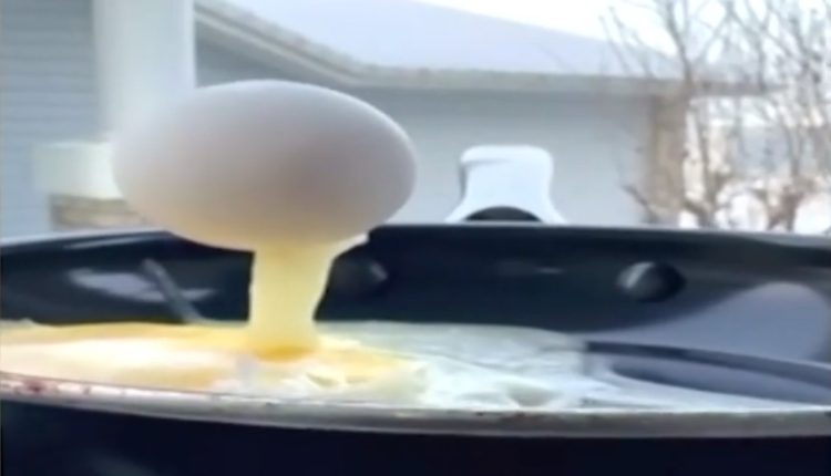 کینیڈا میں خون جما دینے والی سردی، فرائی پین میں انڈا تلنے سے قبل ہی جم گیا