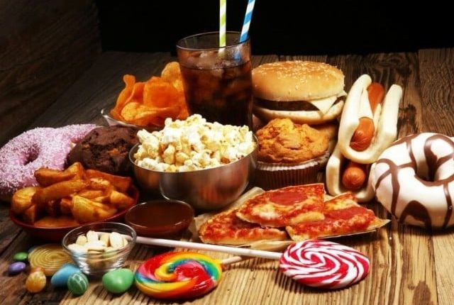 انتہا درجے کے پروسیس شدہ کھانے کھانا نشہ بن سکتا ہے، تحقیق