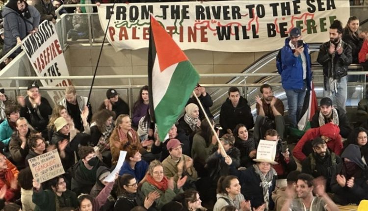 غزہ کے عوام کی حمایت اورصیہونی حکومت مخالف احتجاجی مظاہرے وسیع سے وسیع تر