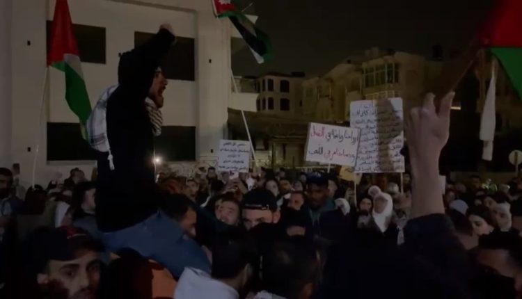 اردن میں غزہ کے مظلوم عوام کی حمایت میں زبردست مظاہرہ