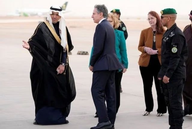 مشرق وسطیٰ میں امریکی حملوں کے بعد کشیدگی؛ امریکی وزیر خارجہ کی محمد بن سلمان سے ملاقات