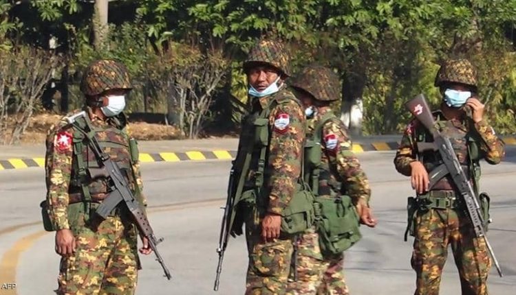 میانمار کی سیکیورٹی فورسز کے اہلکاروں کی بنگلادیش میں پناہ لینے کا سلسلہ جاری