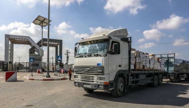 مظلوم فلسطینی عوام کے لئے امدادی سامان لے جانے والے ٹرک غزہ میں داخل ہوگئے