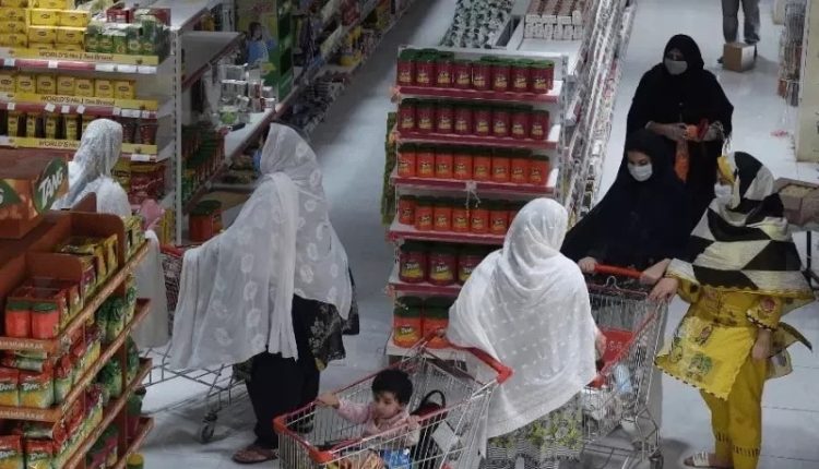 کراچی میں ناجائز منافع خوروں پر بھاری جرمانے عائد