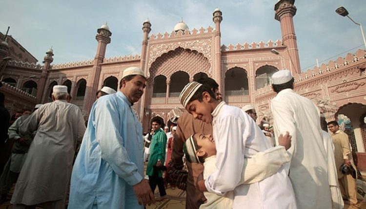 ملک بھر میں آج عید الفطر مذہبی جوش و جذبے کے ساتھ منائی گئی