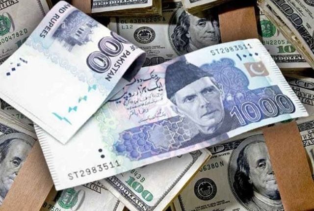 انٹربینک مارکیٹ میں ڈالر کی نسبت روپیہ تگڑا