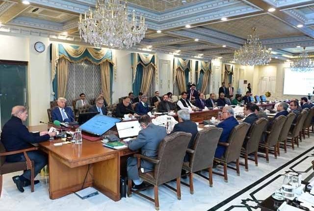 غیر ملکی ماہرین کی خدمات کیلیے قوانین میں نرمی کی سمری منظور