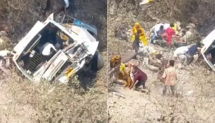 مقبوضہ کشمیر، بس کھائی میں گرنے سے 21 ہندو زائرین ہلاک