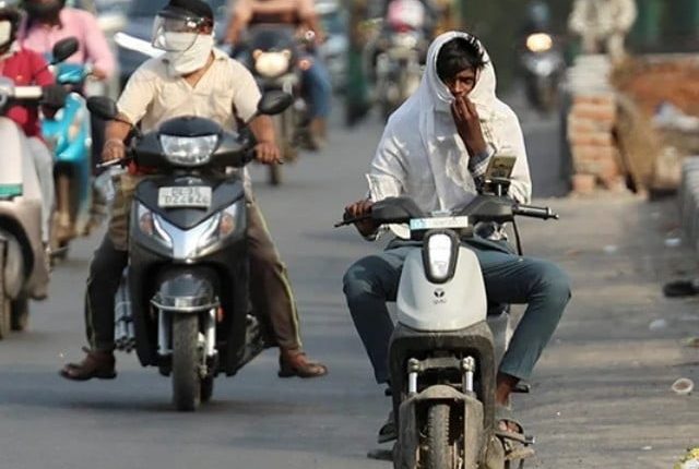 بھارت میں شدید گرمی کی لہر، 33 الیکشن اہلکاروں سمیت 55 افراد ہلاک