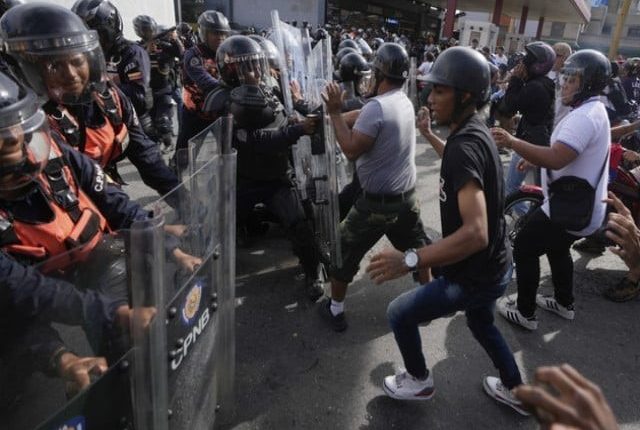 وینزویلا، انتخابات کے متنازع نتائج، عوام سڑکوں پر نکل آئی، پولیس کے ساتھ جھڑپیں