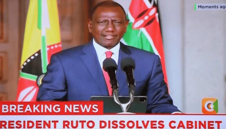 ٹیکس میں اضافے پر حکومت مخالف مظاہروں سے تنگ صدر کینیا نے کابینہ برطرف کردی