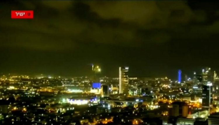 تل ابیب میں مسلسل دوسرے روز دھماکوں کی آوازیں سنی گئیں.