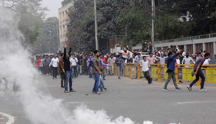 بنگلہ دیش: احتجاجی مظاہروں کے دوران بڑے پیمانے پر ہلاکتیں