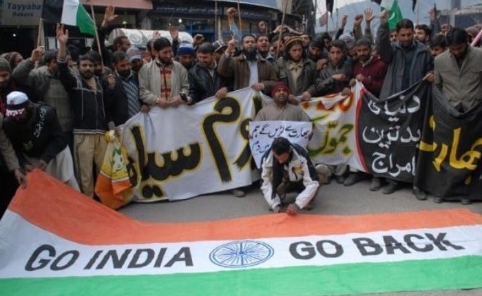 بھارت کے یوم آزادی پر مقبوضہ کشمیر میں یوم سیاہ، وادی میں مکمل ہڑتال