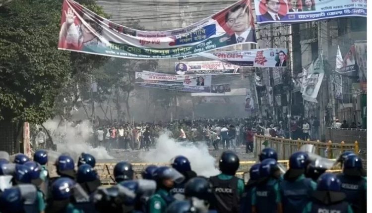 بنگلادیشی سپریم کورٹ کا سابق جج عوام کے تشدد کا نشانہ بن گیا، آئی سی یو میں داخل