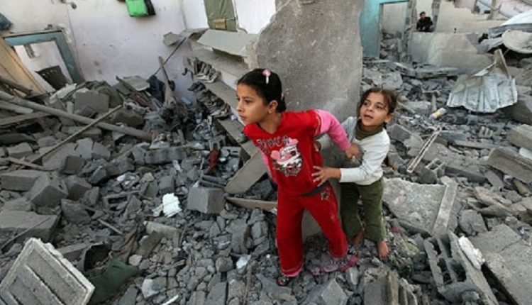 اسکول میں پناہ لینے والے فلسطینی پناہ گزینوں پر غاصب اسرائیل کی بمباری