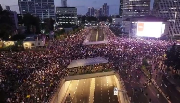 نیتن یاہو کے خلاف سب سے بڑا مظاہرہ 7 لاکھ صیہونیوں کی شرکت