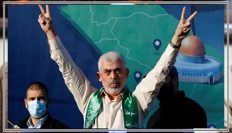 اسرائیل نے یحییٰ سنوار کی شہادت کے بعد فضا سے گرائے گئے کتابچوں میں حماس کو کیا پیغام دیا؟