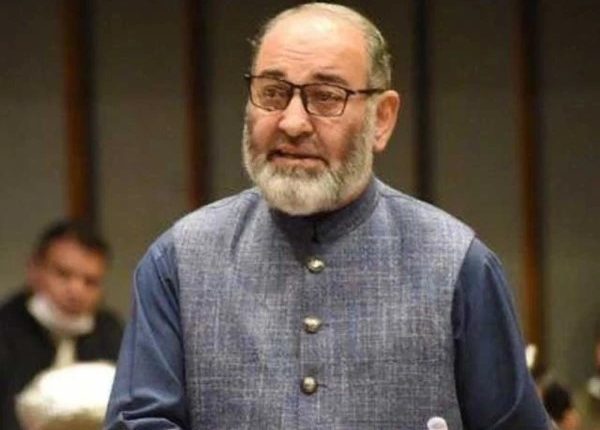 امریکی سفارتخانہ کی جانب غزہ مارچ کرنے پر سینیٹر مشتاق پر دہشتگردی کا مقدمہ