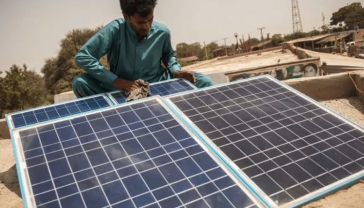 صنعتی ماہرین نے سولر پینل کی قیمتوں میں اضافے کا اشارہ دے دیا