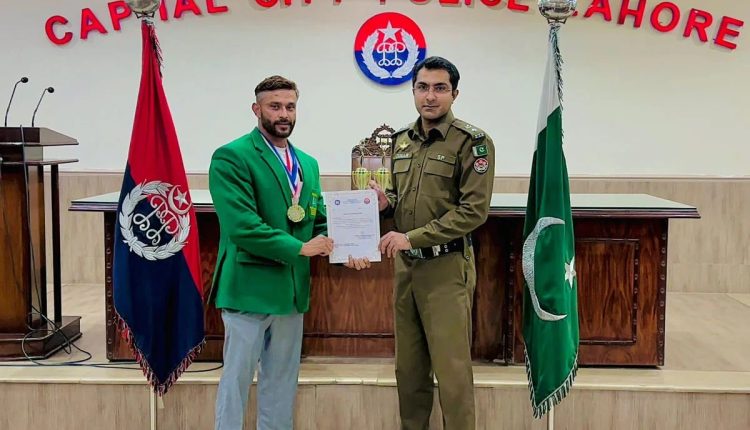 پنجاب پولیس کے کانسٹیبل نے امریکا میں ہونیوالی ورلڈ فٹنس چیمپئن شپ میں 2 تمغے جیت لیے