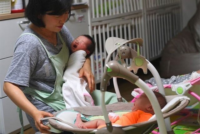 جنوبی کوریا میں 13، 13 بچے پیدا کرنیوالی دو خواتین کیلیے سویلین ایوارڈ