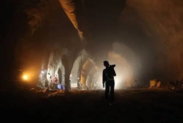 مقبوضہ کشمیر کو لداخ سے ملانے والی ٹنل میں مزدوروں پر حملہ؛ 7 ہلاکتیں