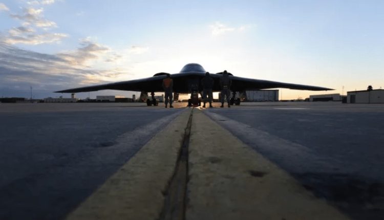 امریکا کا اپنے انتہائی جدید B-2 بمبار طیاروں سے حوثیوں کے ٹھکانوں پر حملہ