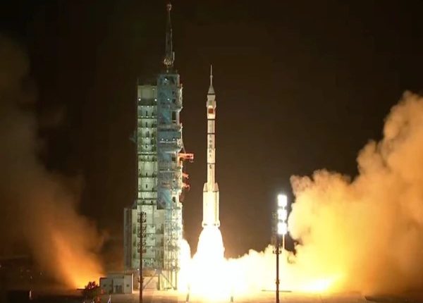 چین نے ایک اور خلائی جہاز خلا میں بھیج دیا