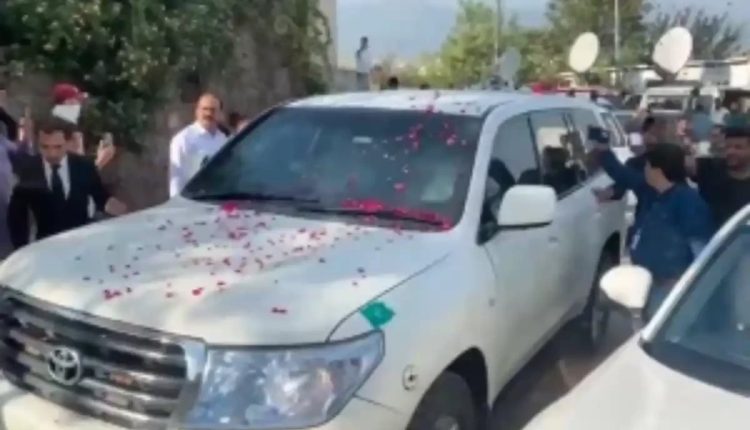 ’بشریٰ بی بی کے پشاور جانے سے بزدلی کا پیغام گیا‘، پی ٹی آئی کی سیاسی کمیٹی کا ہنگامی اجلاس طلب