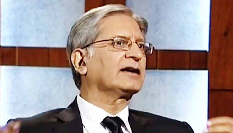 سپریم کورٹ ججز کو اپنی طاقت کا اندازہ نہیں، ایک ہو جانا چاہئے: اعتزاز احسن