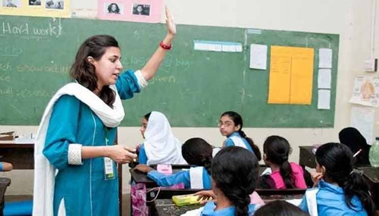 محکمہ تعلیم سندھ کا ایک لاکھ 15 ہزار اساتذہ کو پروموٹ کرنے کا فیصلہ