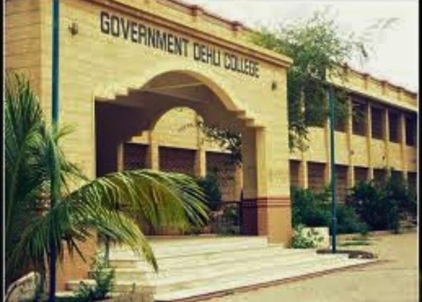 کراچی کے بڑے کالجز کا میرٹ 25 برس میں پہلی بار ریکارڈ حد تک گرگیا